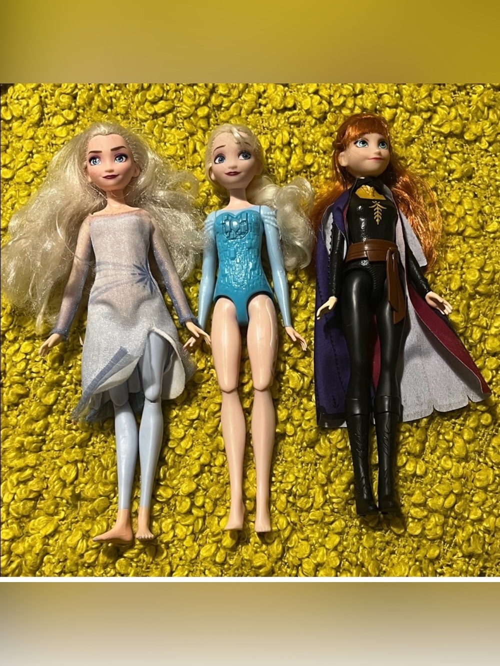 This enchanting set of Frozen princess dolls